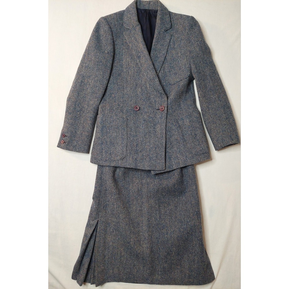 Liz Claiborne Blue Tweed Skirt Suit with Subtle Multicolor Flecks